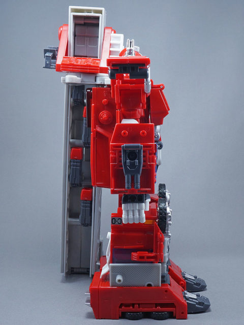 アンコール ゴッドファイヤーコンボイ
スーパーファイヤーコンボイ ロボットモード
