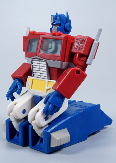 R.E.D オプティマスプライム 可動