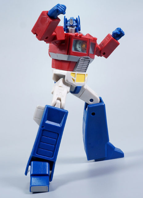 R.E.D オプティマスプライム ポーズ
