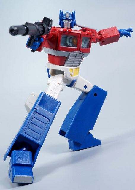 R.E.D オプティマスプライム ポーズ
